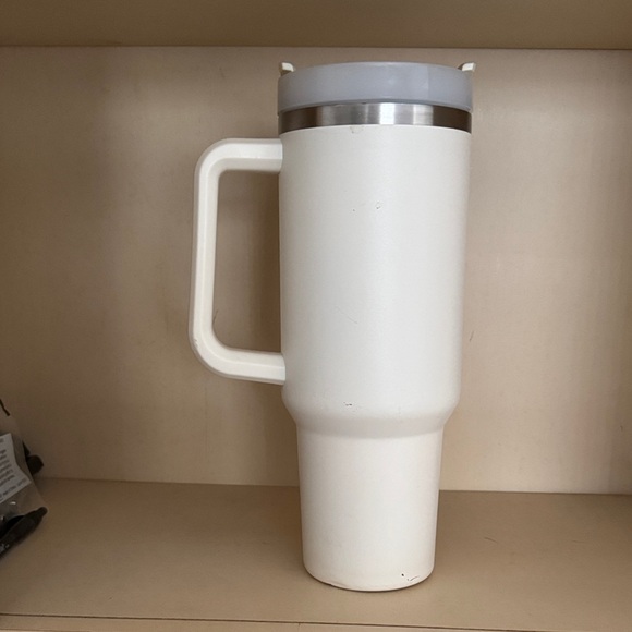 Stanley Cream Insulated Travel Mug with Handle - Picture 3 of 7